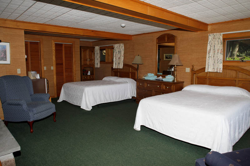 Lake George Chalet large room with 2 beds