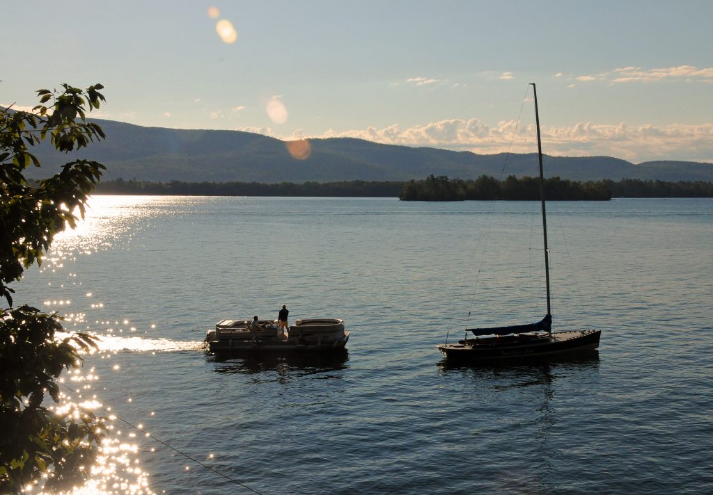 pontoon Canoe Island Lodge