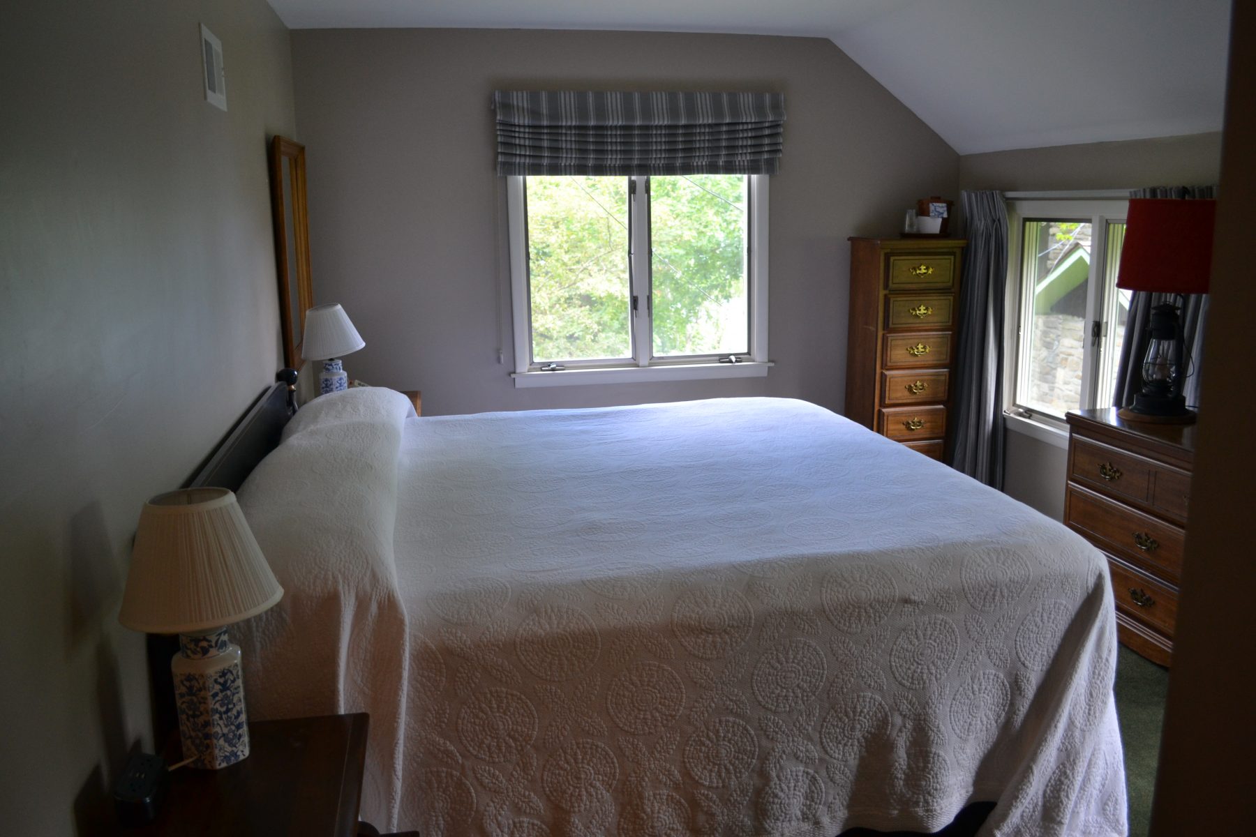 Upstairs bedroom with queen bed